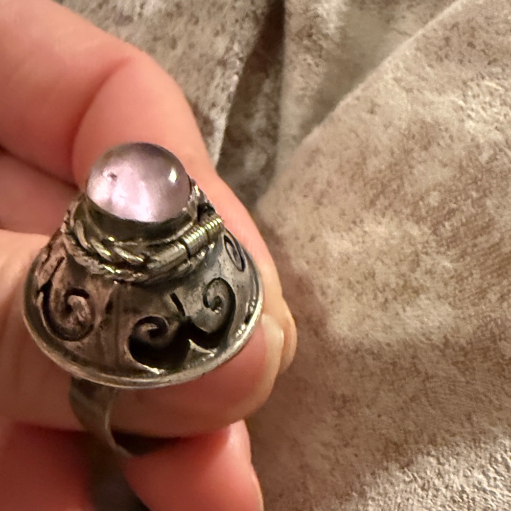 Elegant 70s vintage adjustable sterling Silver pale amethyst poison Ring - NOS